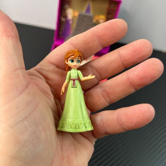 Disney Frozen Mini Playset With Anna Figure & Furniture Case with Handle - Picture 3 of 14